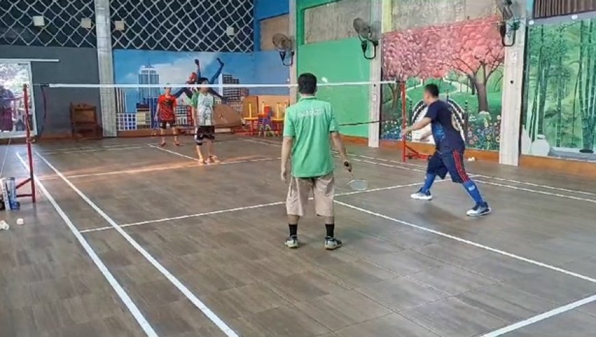Jaga Kebugaran, Karyawan KSPPS BMT UGT Nusantara Rutin Olahraga Bulutangkis Dua Kali dalam Seminggu