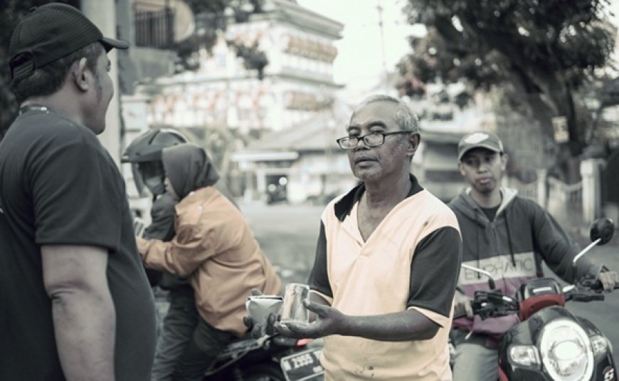 Hangatnya Jumat Pagi: UGT Peduli Bagikan Sarapan Gratis untuk Pengguna Jalan