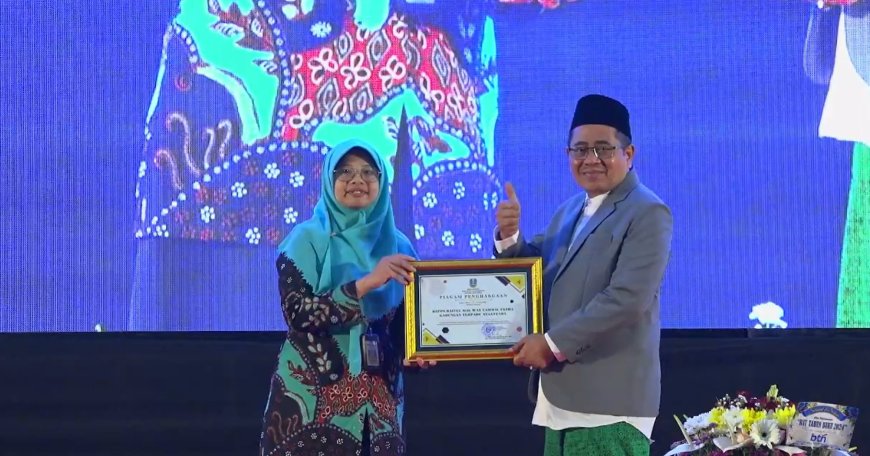 BMT UGT Nusantara Raih Penghargaan dari Dinas Koperasi dan UKM Jatim dalam RAT Tahun Buku 2024