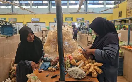 kisah Ibu Juswati: 40 Tahun Menantang Nasib di Pasar Pagi Panji Situbondo, Menabung Demi Anak dan Impian ke Tanah Suci