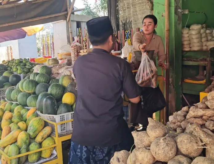 Kisah Juang Dana, Pedagang Pasar Besuki Situbondo yang Tangguh di Tengah Fluktuasi Harga