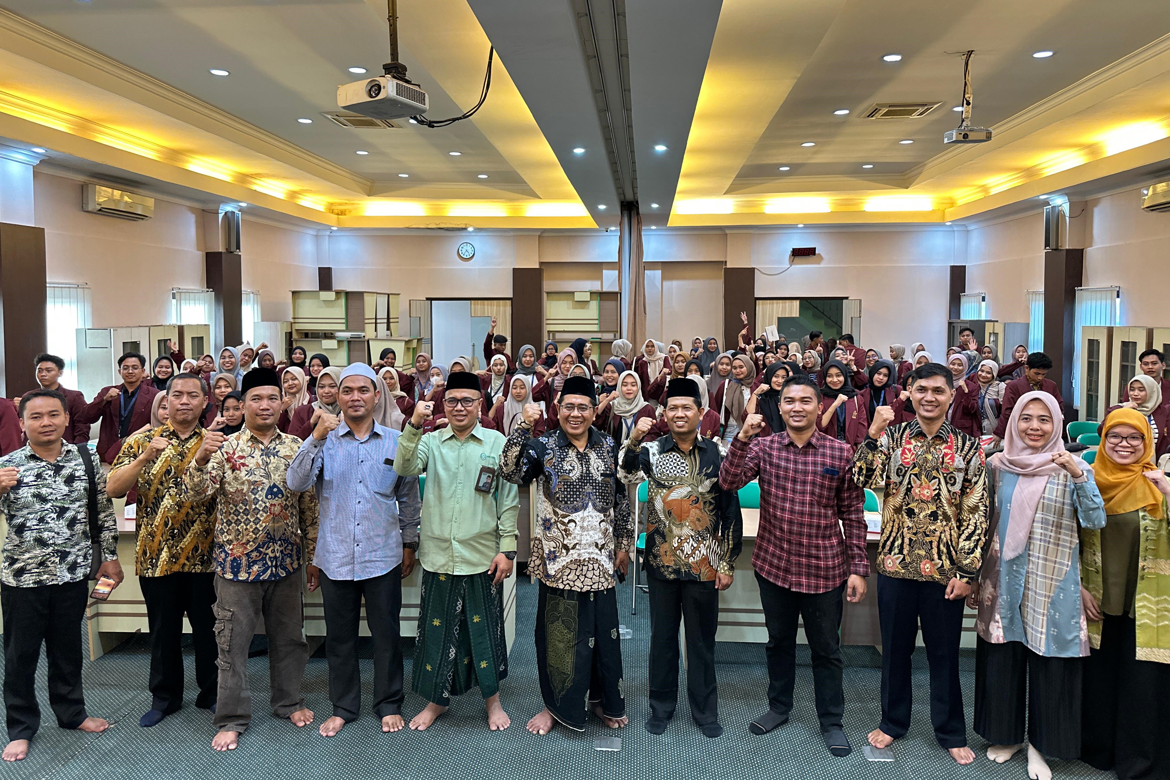 Ingin Belajar, Mahasiswa Prodi Perbankan Syariah IAIN Kudus Jateng Kunjungi BMT UGT Nusantara