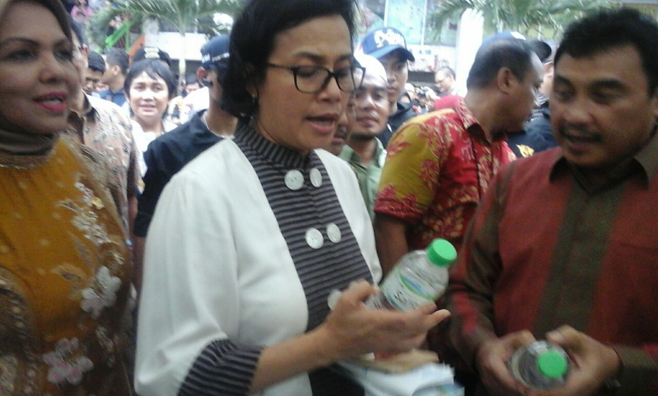 Sri Mulyani Minum AMDK â€œSantriâ€ Jadi Viral