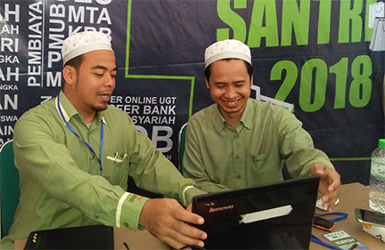 Kunjungi Stand BMT UGT di Pasar Santri 2018