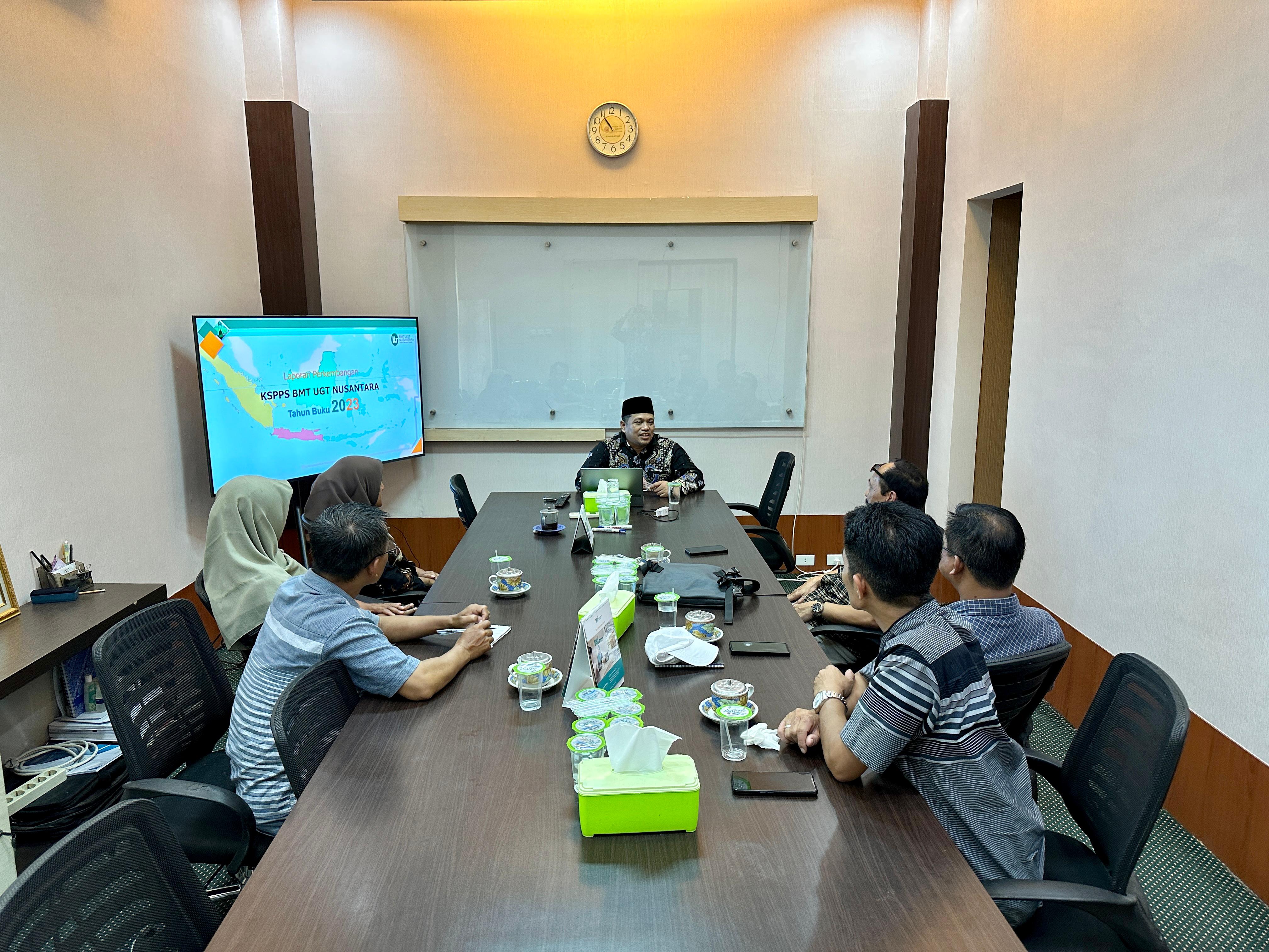 UPAYA TINGKATKAN PELAYANAN, KOPERASI JASA KOSMA JAYA LAKUKAN STUDI TIRU KE BMT UGT NUSANTARA