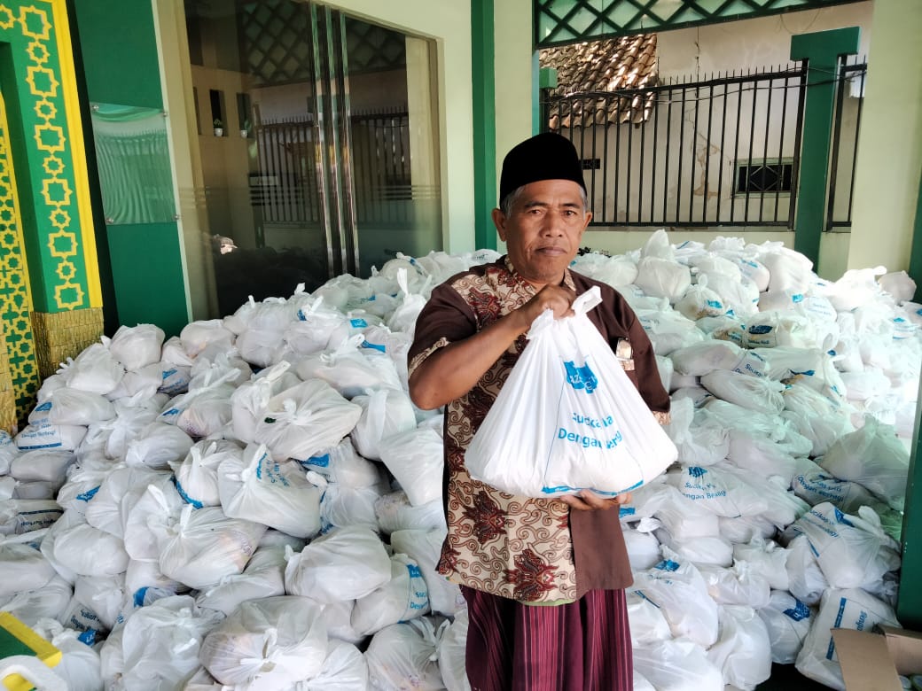 Distribusikan 32.580 Paket Zakat Konsumtif