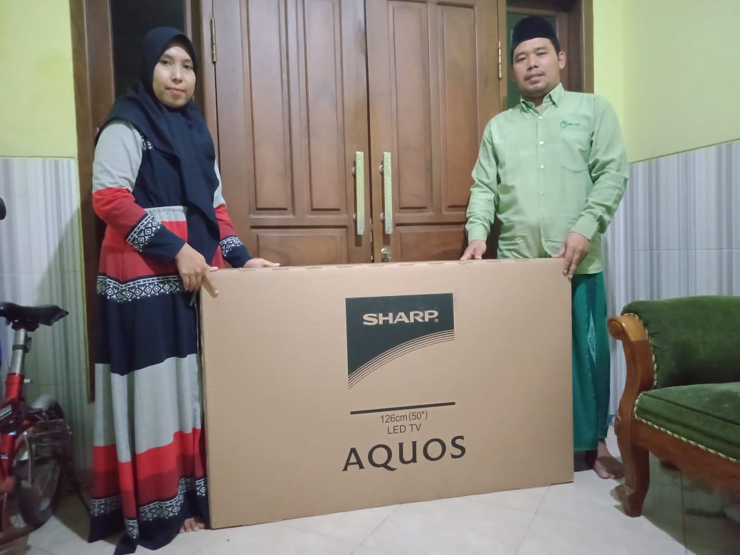 Senangnya Dapat Hadiah Langsung LED TV AQUOS 50 Inchi
